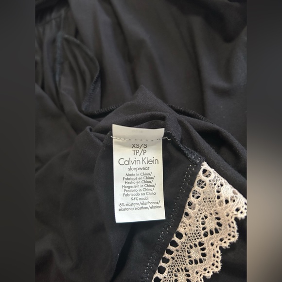 🚨Calvin Klein Sleepwear w/ sexy laces edges trim on sleeves and hem -size XS - Picture 3 of 10